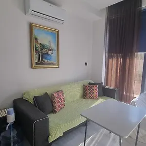 Apartment Aloha Airport Guest